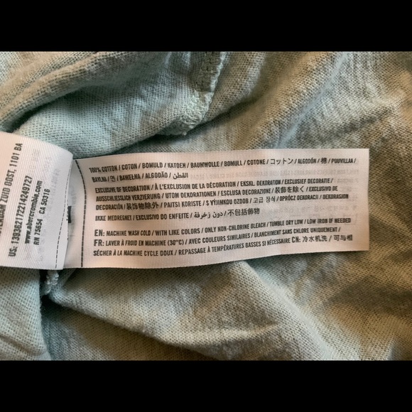 ✨3 for $25✨ Abercrombie & Fitch v-neck - Picture 7 of 7